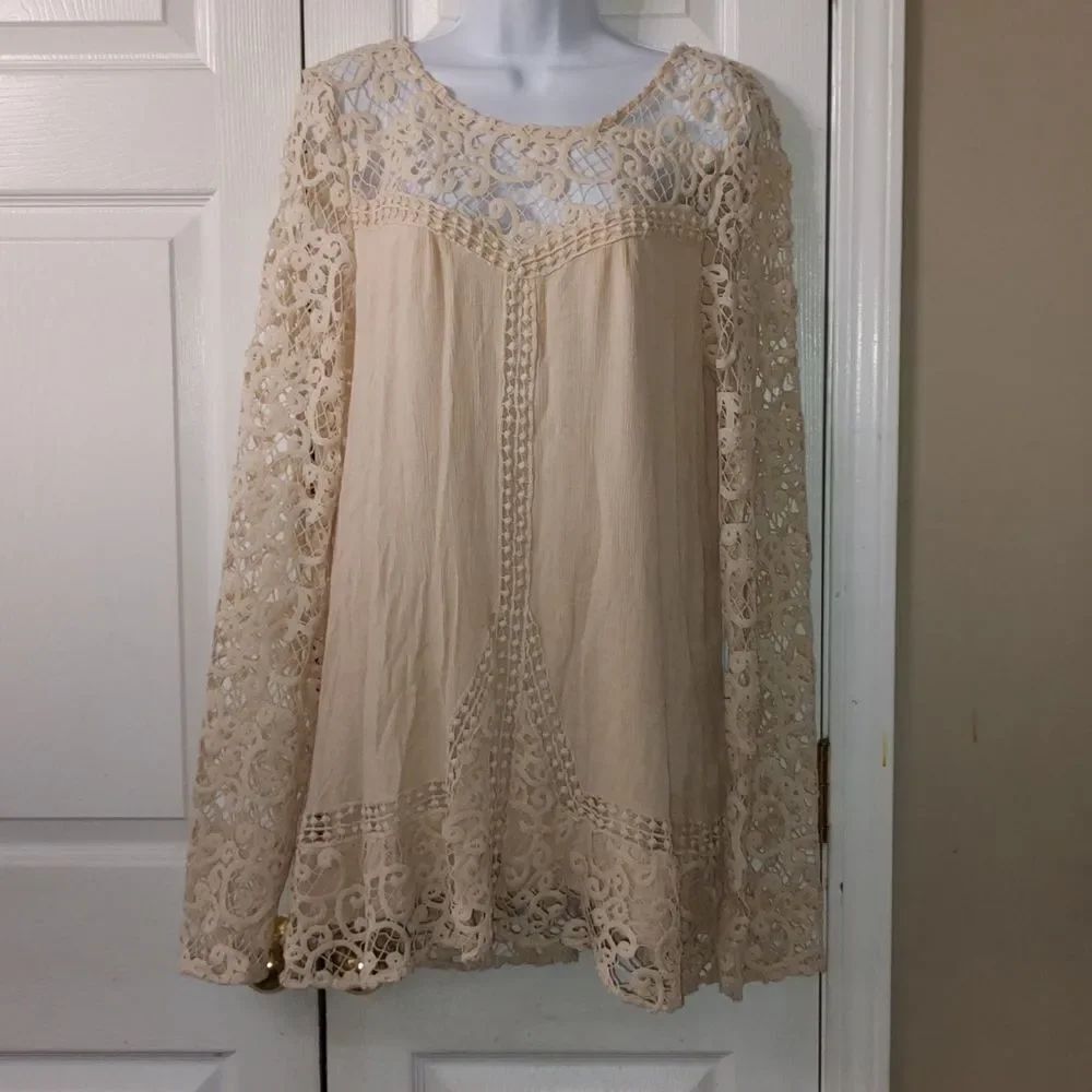 Blu Pepper boho  cream color lace crochet trim and sleeve tunic  top  Sz L